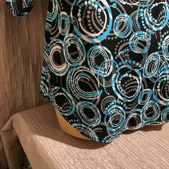 Maurices Top Blouse M Stretchy Black Blue Circles Polka Dots 3/4 Sleeve Pullover - Picture 6 of 16